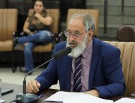 Valmir questiona prefeito sobre falta de estacionamento próximo de escola no Parque Meia Lua