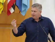 Dr. Rodrigo questiona falta de limpeza em área pública no Jardim das Indústrias