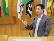 Hernani questiona existência de projeto para calçamento em rua do Parque Imperial