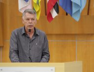 Roberto Abreu pede bloquetes de cimento em pontos críticos de estradas rurais