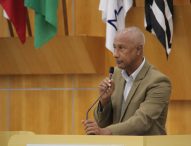 Paulinho dos Condutores questiona Prefeitura sobre falta de vestiário no campo do CECAP