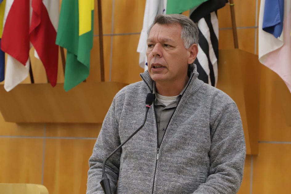 Roberto Abreu pede iluminação pública em estradas do bairro Campo Grande