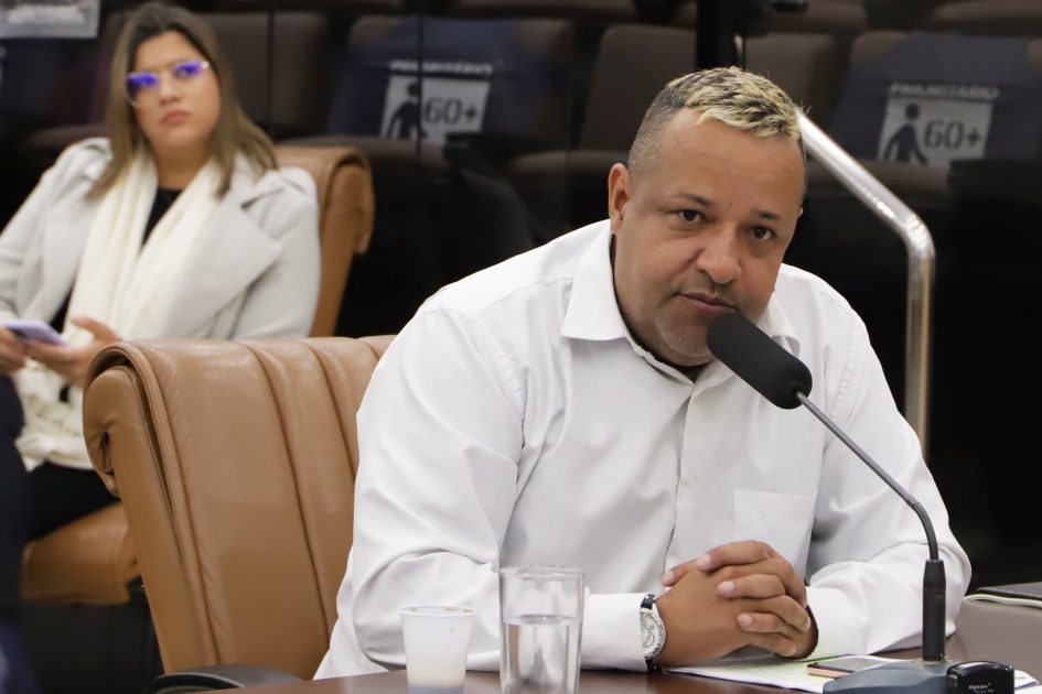 Roninha questiona falta de estacionamento em velório no Centro de Jacareí