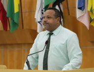 Roninha questiona Izaias sobre construção de campo no Parque Meia Lua