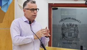 Luís Flávio questiona prefeito sobre falta de segurança nas escolas da rede pública de Jacareí