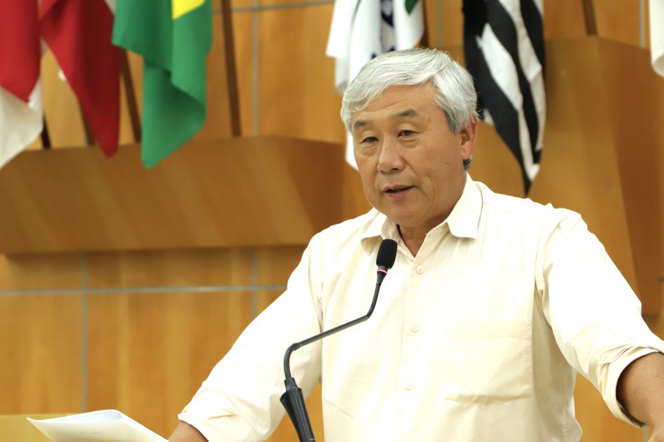 Edgard Sasaki pede retorno de placas de limite de velocidade na Rodovia Nilo Máximo