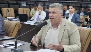 Dr. Rodrigo Salomon pede placas de ruas legíveis na Vila Santa Rita