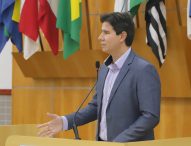 Hernani questiona prefeito sobre falta de medicamento para artrite em Jacareí