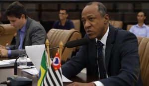 Rogério questiona prefeito sobre utilização de emenda parlamentar