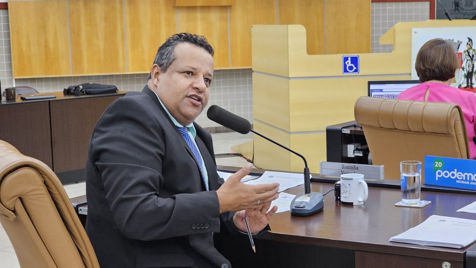 Roninha questiona prefeito sobre falta de segurança de trânsito próximo à creche do Parque Meia Lua