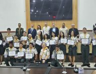 Desbravadores Luzeiros do Vale realizam homenagem na Câmara Municipal