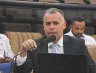 Luís Flávio questiona prefeito sobre fornecimento de EPI para agentes da Prefeitura