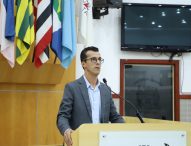Daniel Mariano cobra limpeza de bueiros em avenida do Jd. Didinha