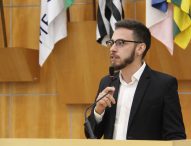 Gabriel Belém questiona prefeito sobre educação especial em Jacareí