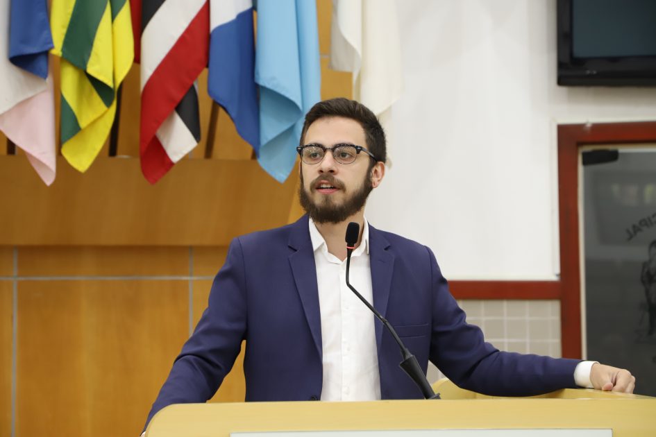 Gabriel Belém questiona prefeito sobre aplicação de multas de trânsito