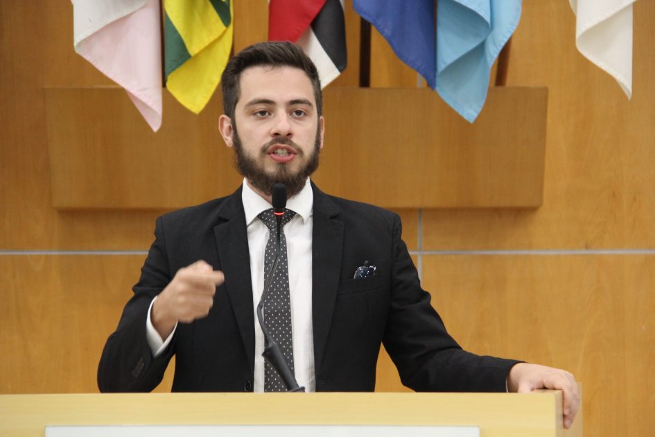 Gabriel Belém questiona prefeito sobre condições de trabalho de servidores públicos municipais