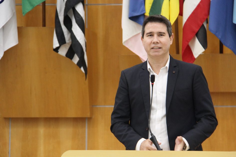 Hernani pede revitalização de área de descarte irregular de lixo no Lagoa Azul