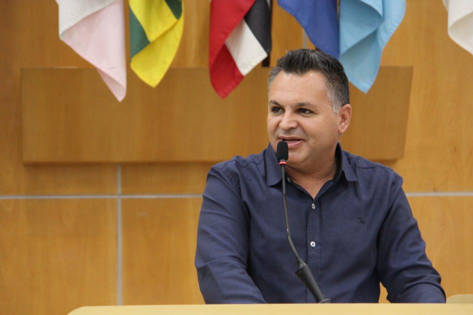 Netho Alves pede realinhamento de fiação no Jardim Santa Marina