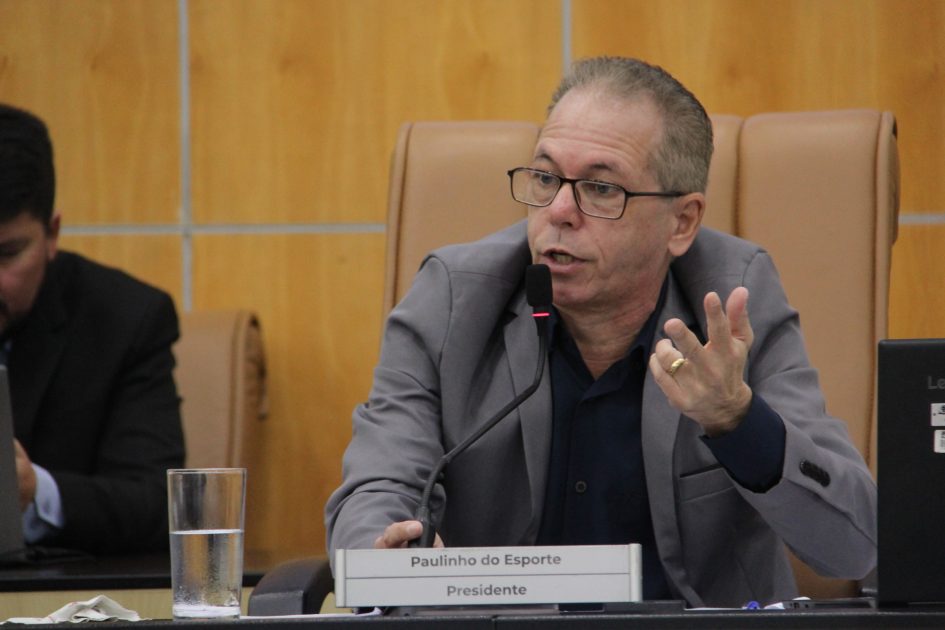 Paulinho do Esporte pede serviços de infraestrutura viária em três bairros