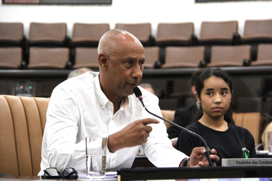 Paulinho dos Condutores cobra instalação de bebedouros de água nos espaços esportivos