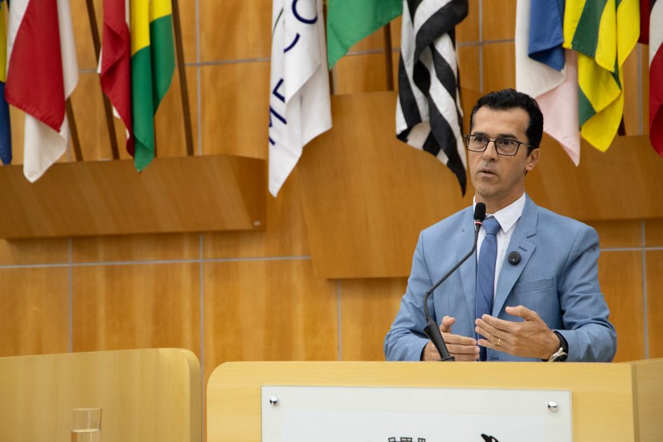 Daniel Mariano pede revisão de horários de caixas eletrônicos da CEF