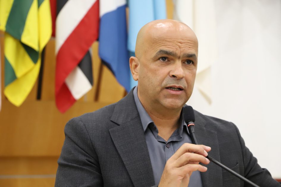 Juex Almeida propõe instalação de parquinho e melhorias em quadra esportiva