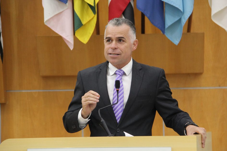 Luís Flávio questiona contrato entre a Prefeitura e a Ambiental Jacareí