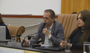 Paulinho do Esporte indica poda de árvore no Cidade Salvador