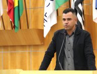 Siufarne aciona EDP para troca de poste de madeira rachado e com escora improvisada
