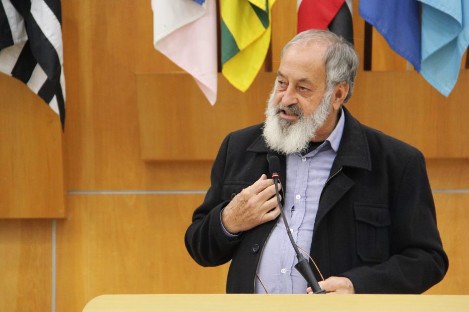 Valmir solicita implantação de rede elétrica secundária na Estrada do Barreirinho