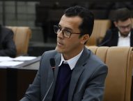 Daniel Mariano cobra construção de calçada na Avenida dos Escultores