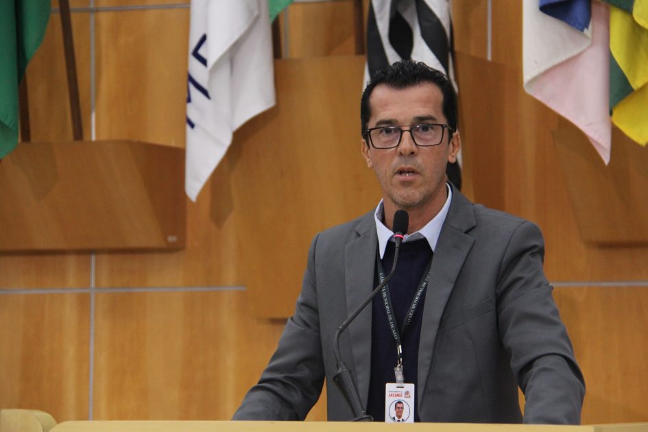 Daniel Mariano pede troca de poste no Jardim Santa Marina