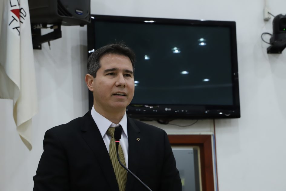 Hernani Barreto pede sinalização viária no acesso ao Parque dos Sinos