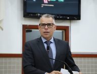 Luís Flávio cobra ampliação de passe escolar gratuito a famílias monoparentais