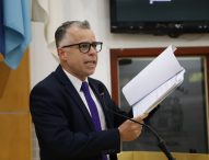 Luís Flávio questiona prefeito sobre atraso de exames para diagnóstico de câncer