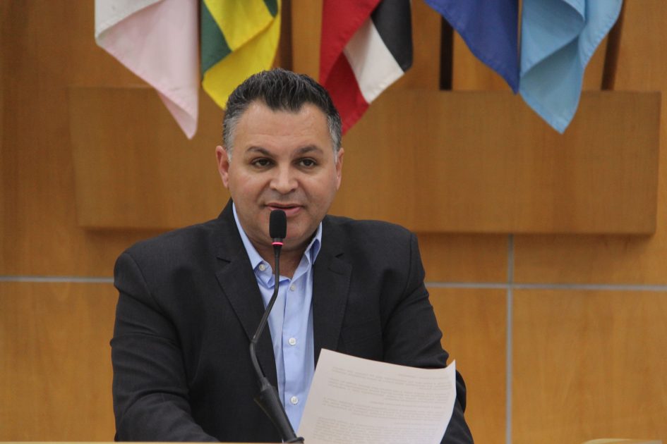 Netho Alves pede proibição de descarte irregular de lixo na Vila Zezé