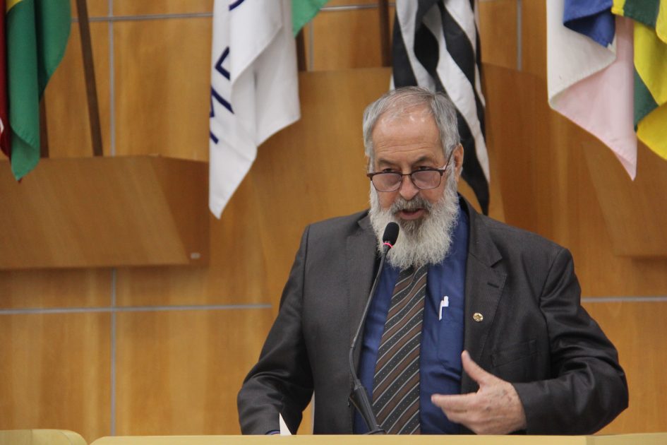 Valmir reivindica poda de árvores à EDP em bairros de Jacareí