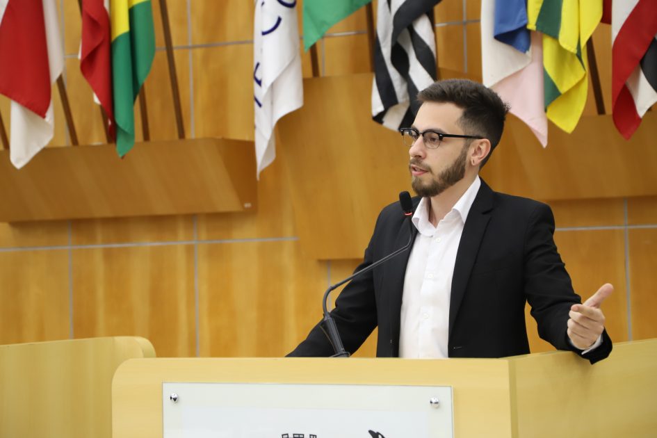Gabriel Belém questiona cobrança adicional em parcelamentos do SAAE