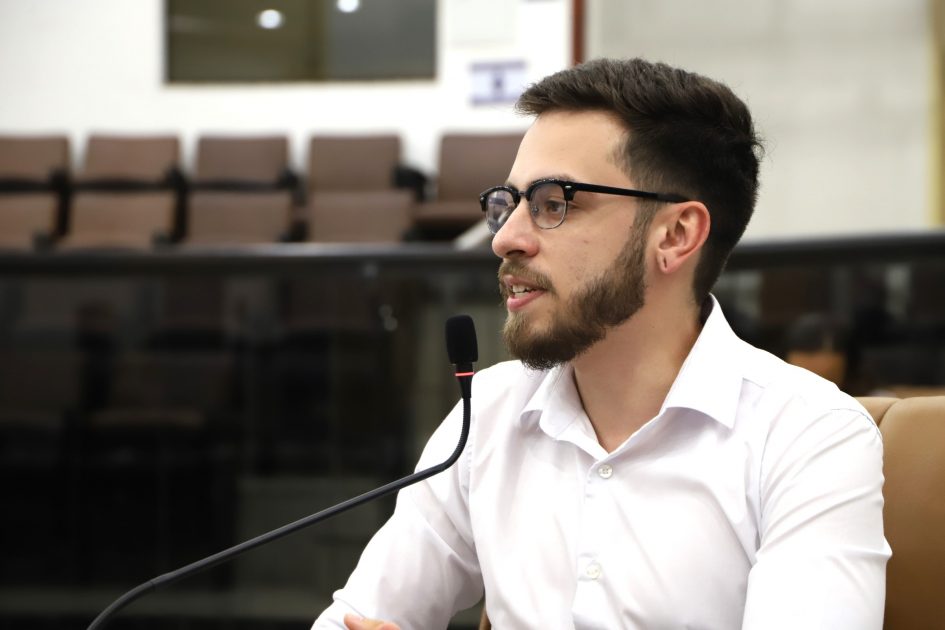 Gabriel Belém questiona prefeito sobre prática de nepotismo na contratação de comissionados
