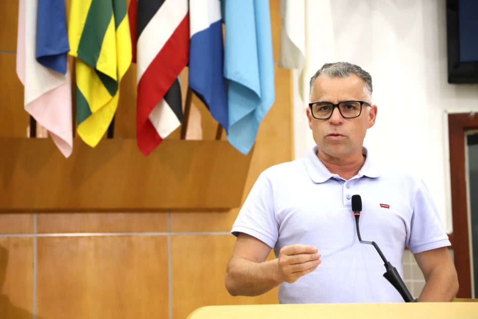 Luís Flávio alerta prefeito sobre necessidade de manutenção na Avenida Industrial