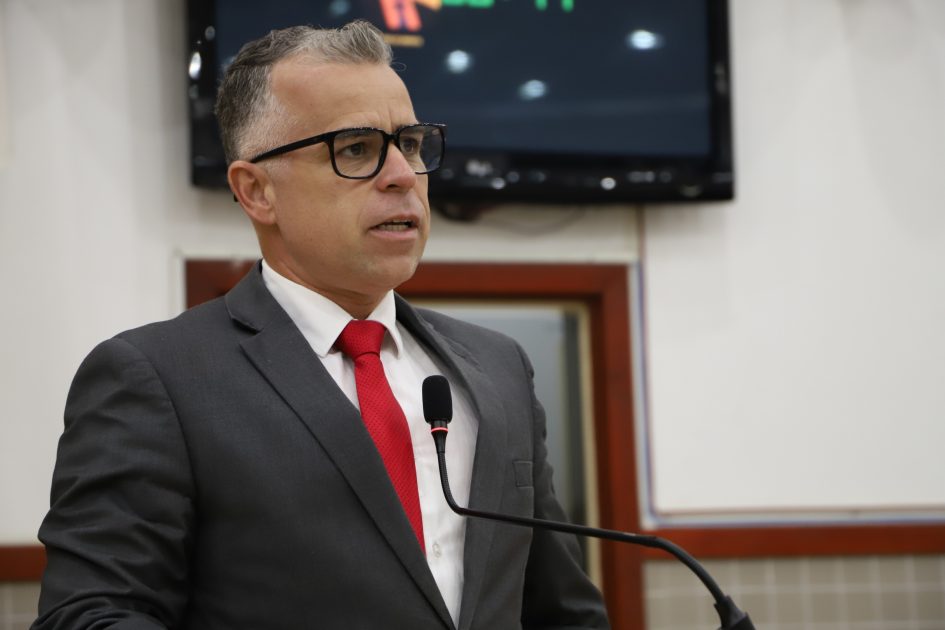 Luís Flávio questiona prefeito sobre atendimento do programa Melhor em Casa