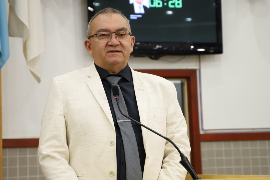 Marcelo Dantas pede QR Code informativo nos abrigos de ônibus