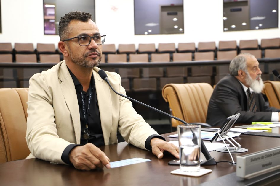 Siufarne formaliza pedido para construção de vestiário em campo de futebol no Jardim Paraíso
