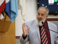 Valmir cobra CCR para manutenção de iluminação na Rodovia Presidente Dutra