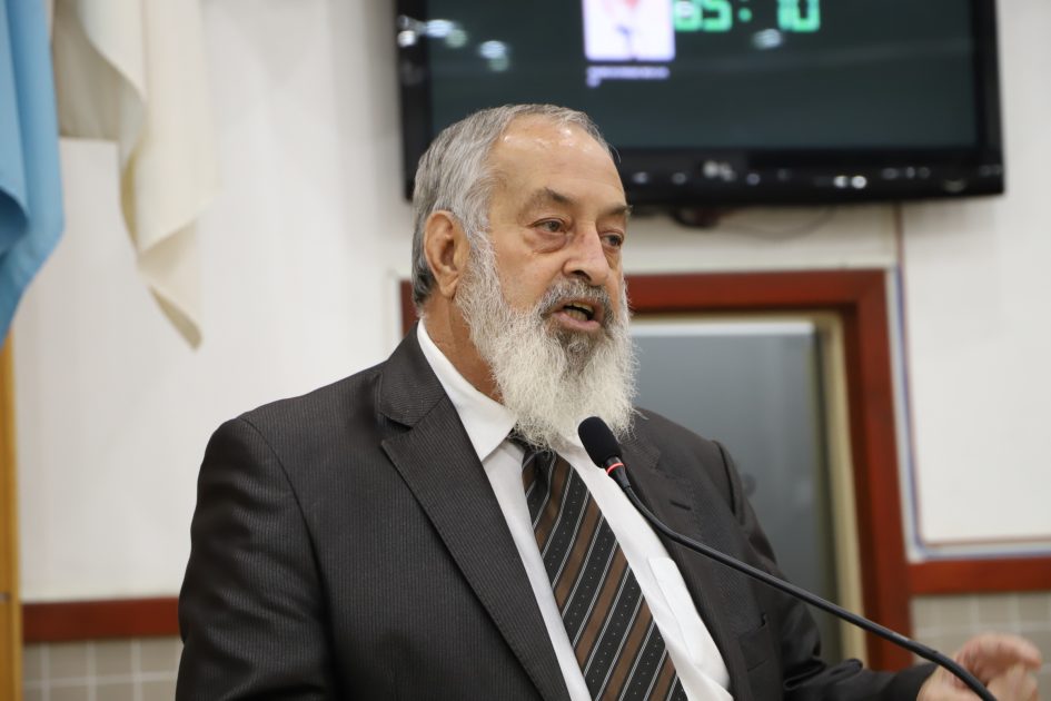 Valmir pressiona INSS para agilizar concessão de benefícios para idosos