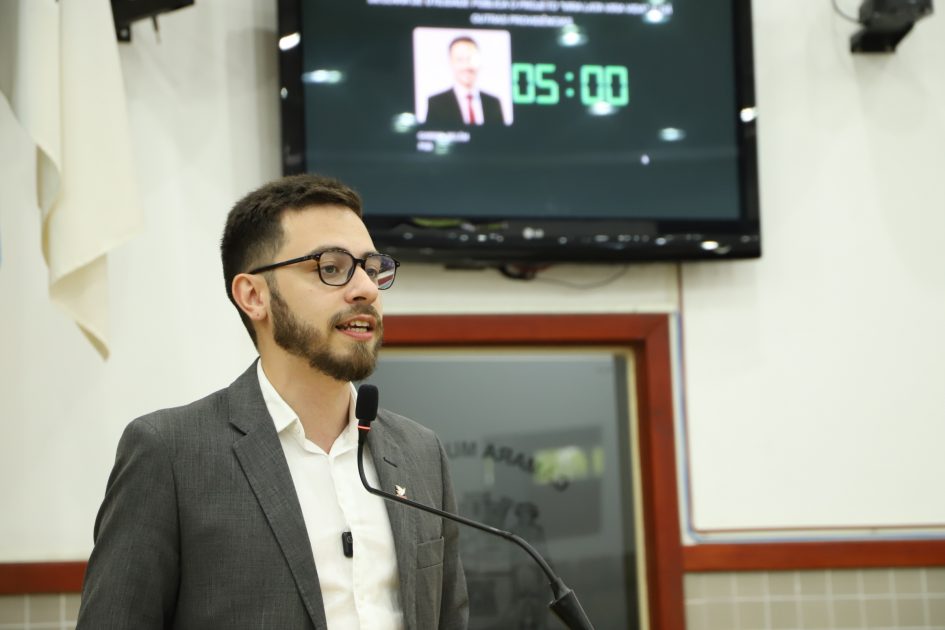 Gabriel Belém questiona prefeito sobre número de cirurgiões-dentistas no SUS de Jacareí