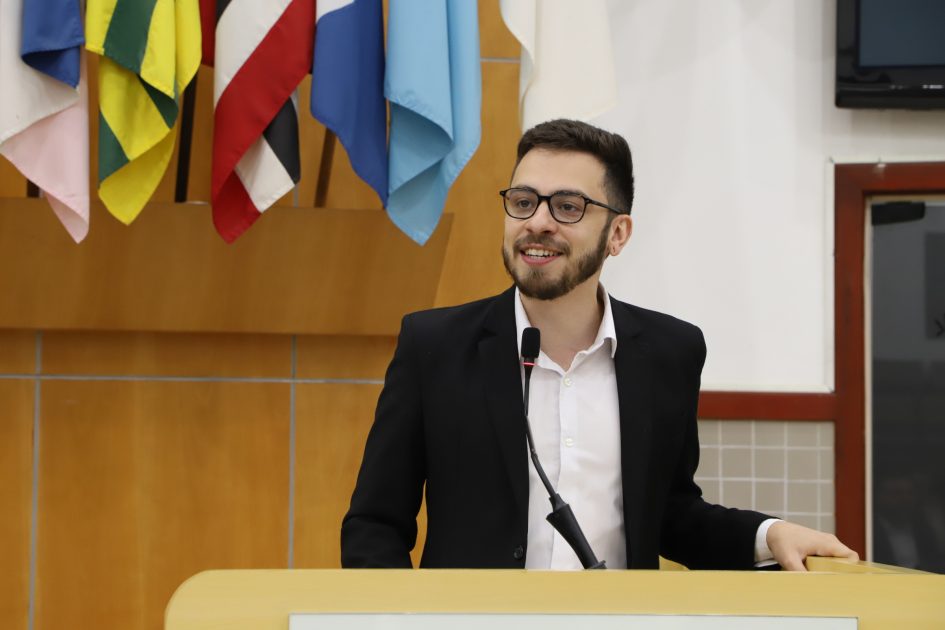 Gabriel questiona prefeito sobre risco de desmoronamento de imóvel no Parque dos Príncipes