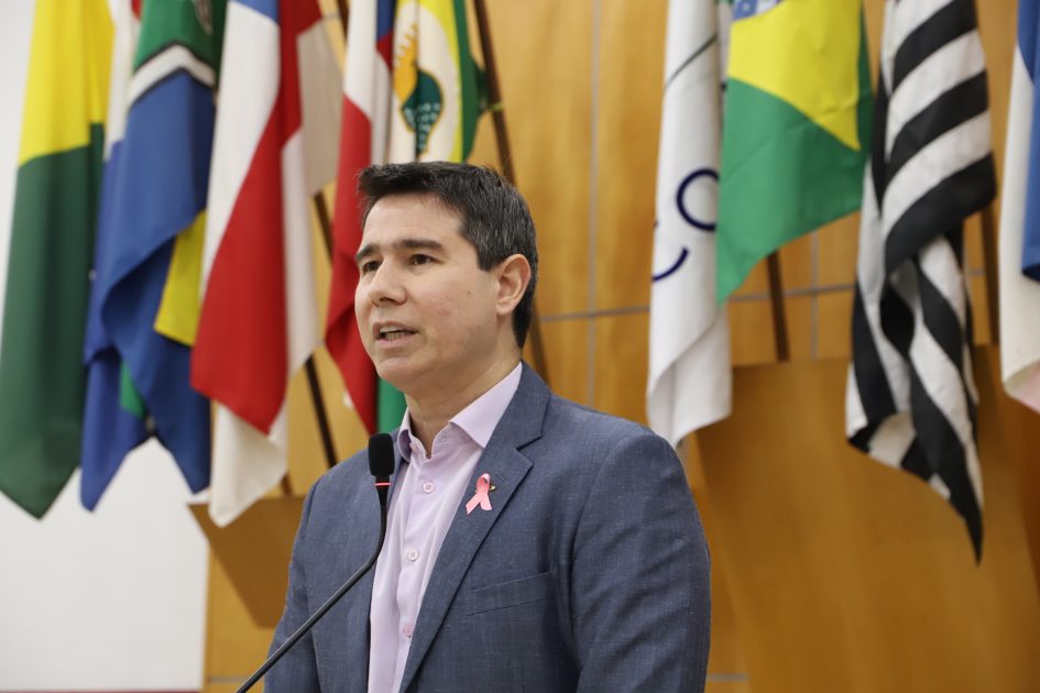 Hernani Barreto pede limpeza de área verde no Jardim das Indústrias