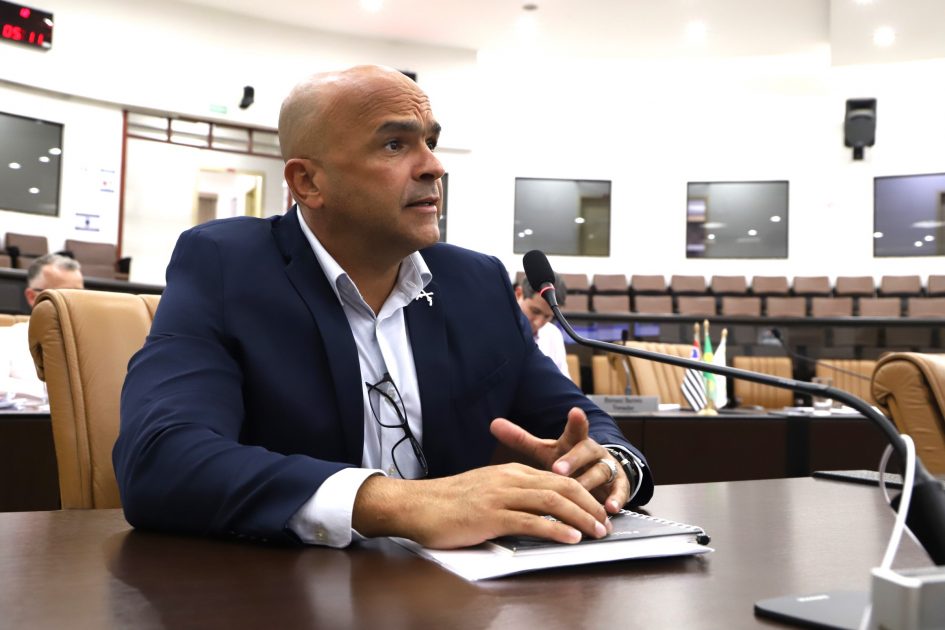 Juex Almeida cobra manutenção urgente da iluminação pública para combater insegurança em bairros de Jacareí