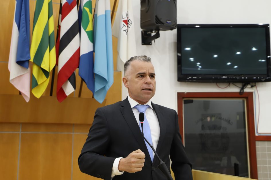 Luís Flávio questiona prefeito sobre paralisação de LEV do Jardim Paraíso